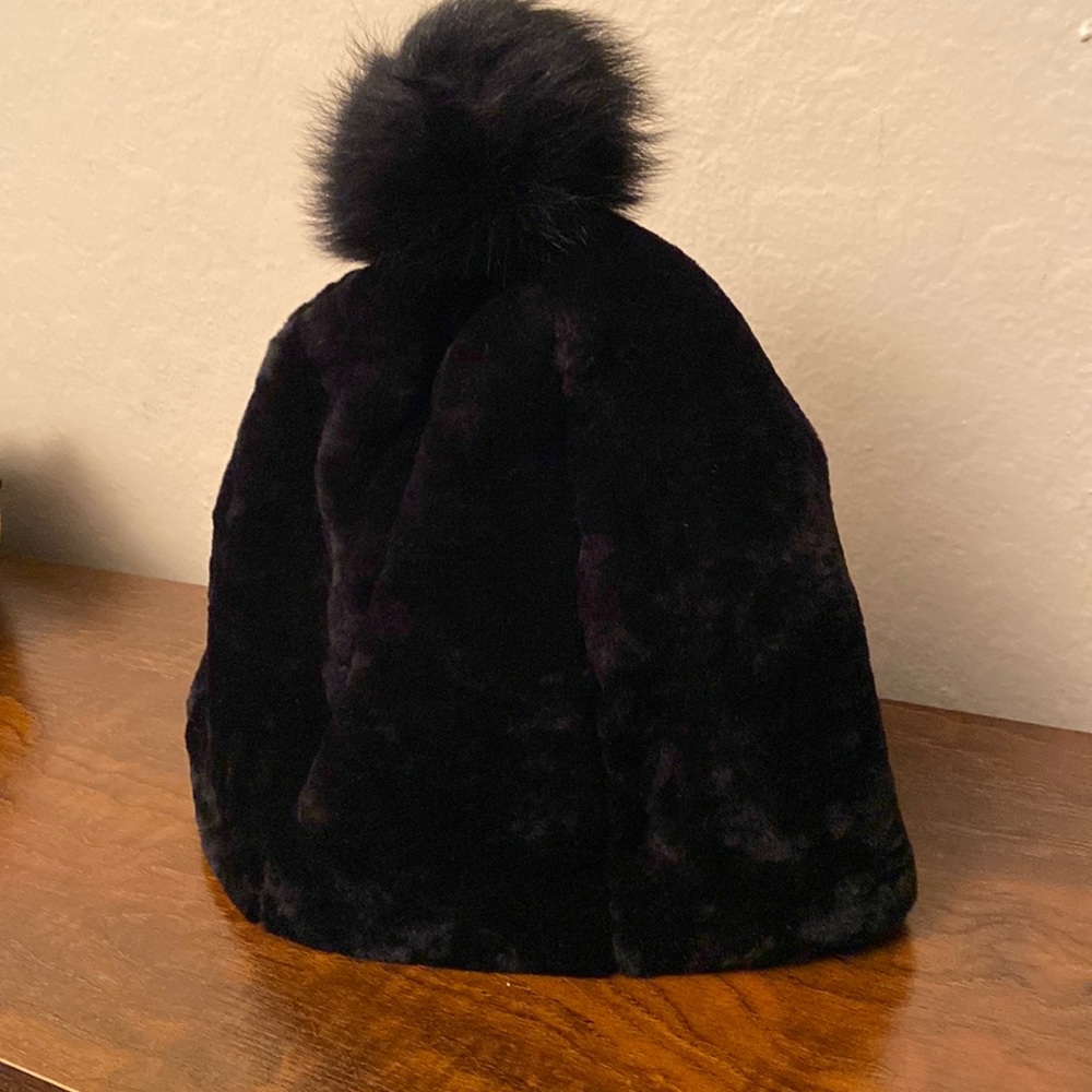 UGG Black Solid Sheepskin Beanie